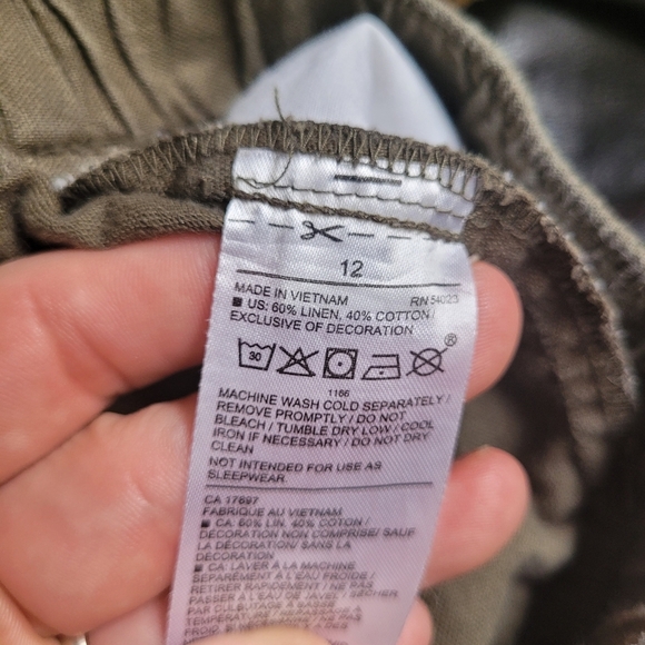 Janie and Jack Green Linen Blend Shorts With Flamingos - Picture 3 of 6